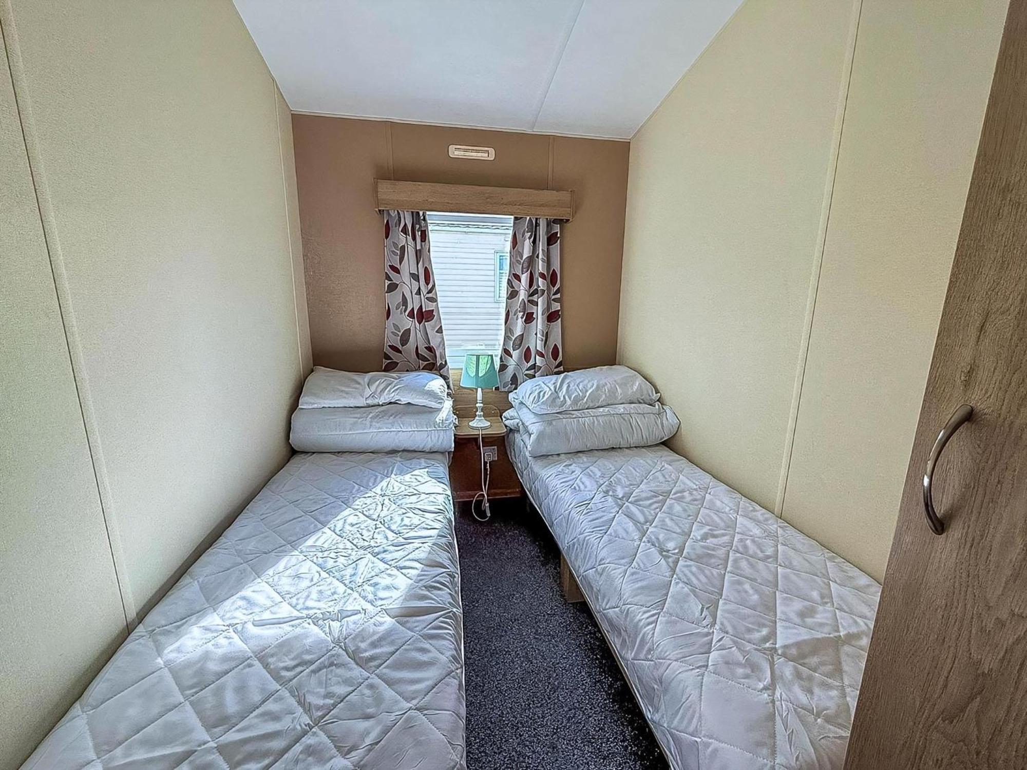 Lovely 6 Berth Caravan At Sunnydale Holiday Park Ref 35375S Лаут Экстерьер фото